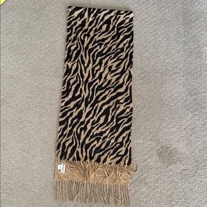 100% cashmere Nordstrom Zebra Pattern Scarf in Black and Tan